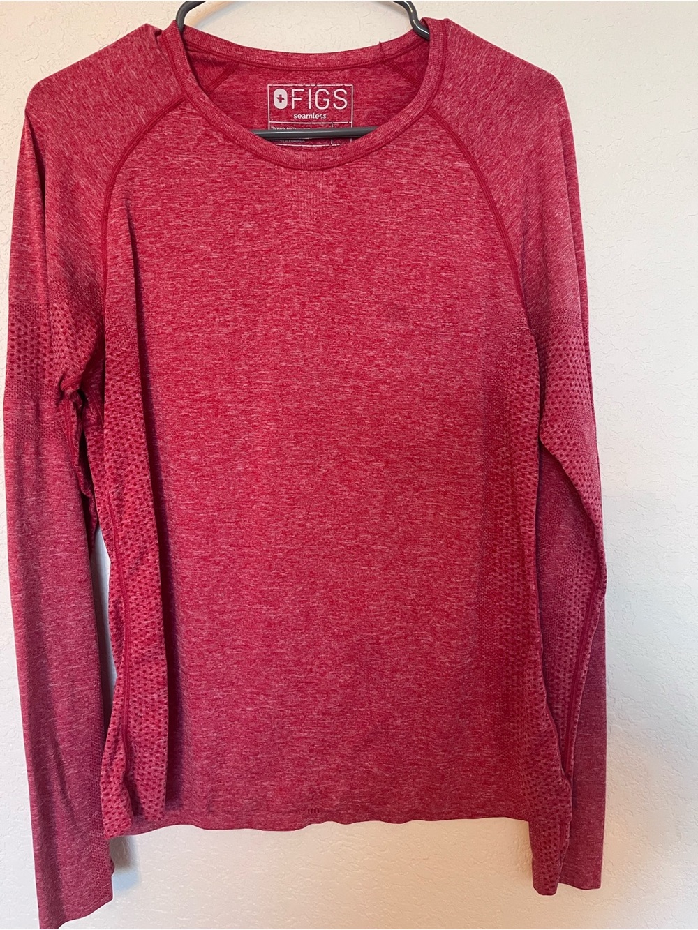 FIGS Women's Long-Sleeve Seamless salta- Red